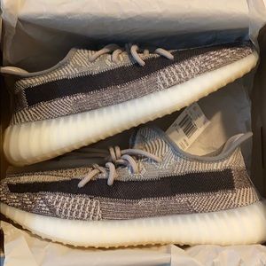 Yeezy 350 v2 brand new